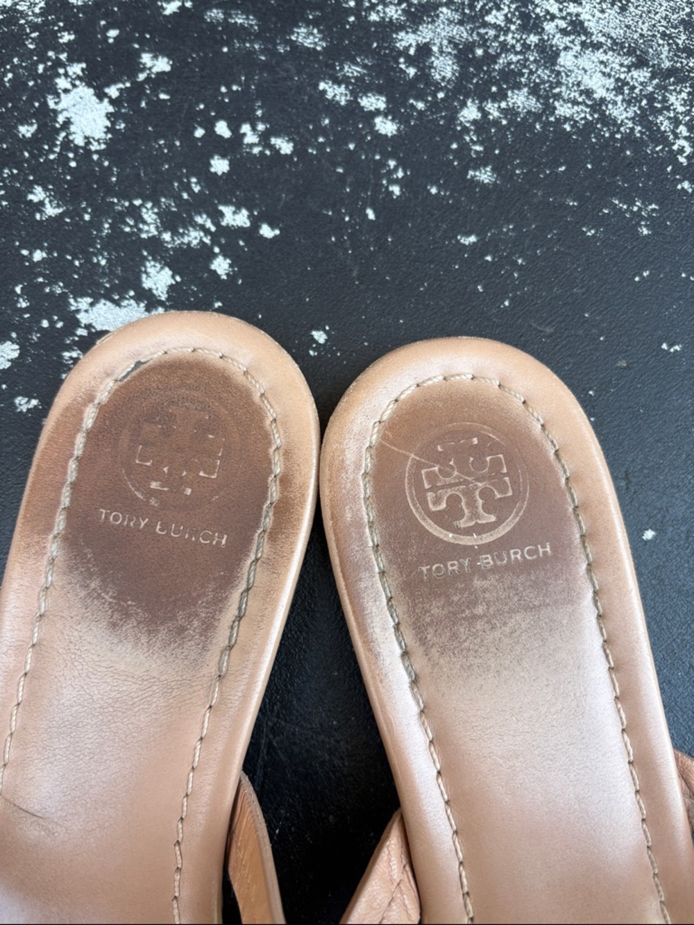 Tory Burch Beige/Cream Miller Logo Leather Thong Sandals size 9 ( Worn) - Picture 3 of 9